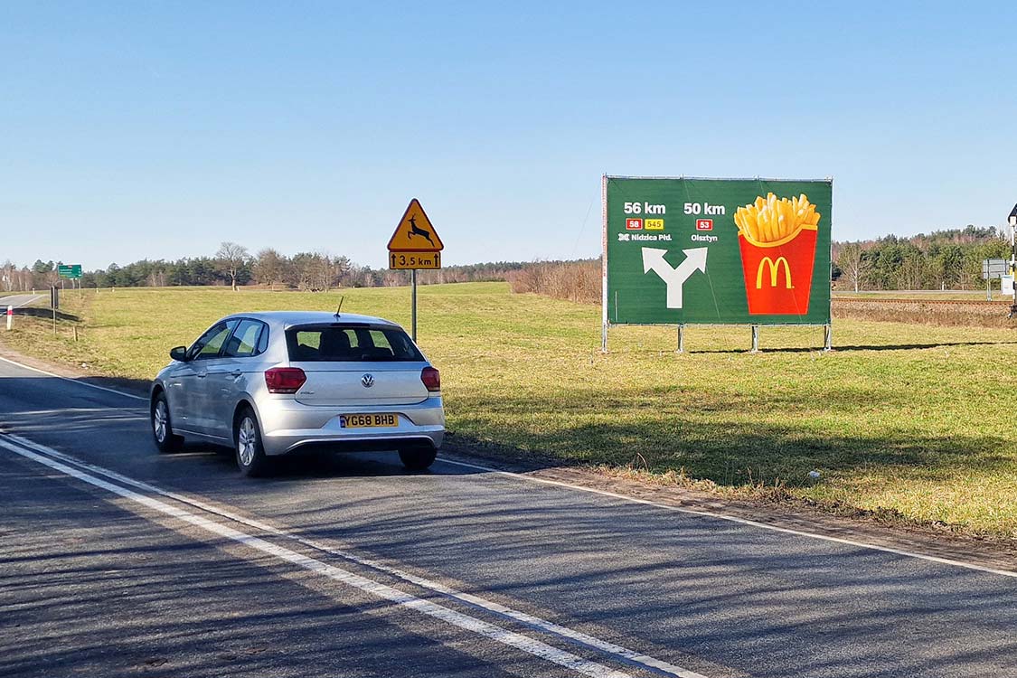 billboard przy drodze